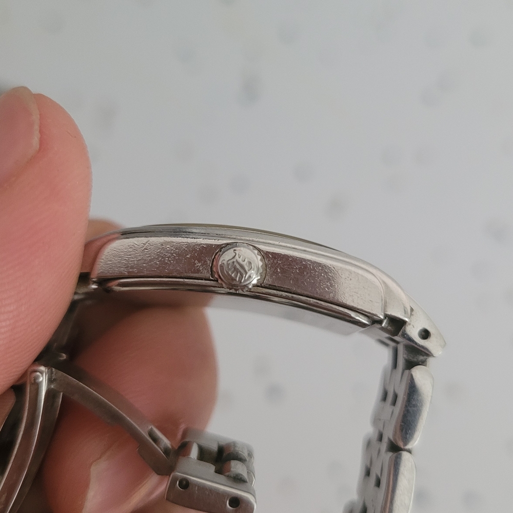 Hamilton Vintage Watch Classic Silver Tone Needs Battery As Is - Picture 5 of 11